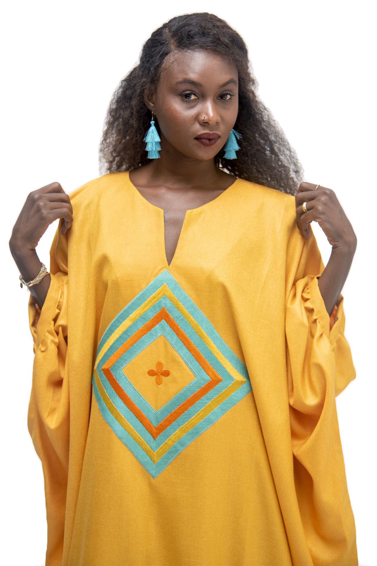 Boubou Djalaika en lin, coupe classique resserrée aux poignets, ornement broderie